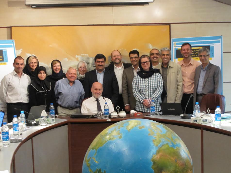Graeme Hugo surrounded by colleagues during the Seminar on Demographic Perspectives on Forced Migration and Refugees held in Tehran, Islamic Republic of Iran, 14-16 May 2012